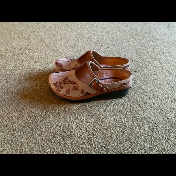 Klogs - Picture 3 of 5